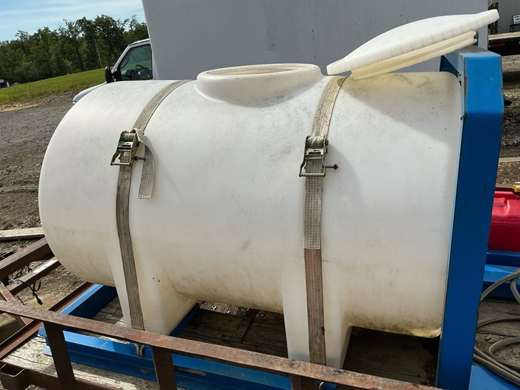 #186-•-polyethylene-horizontal-leg-tank-on-steel-skid-image-1