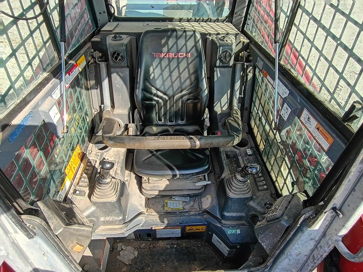 2017-takeuchi-tl12v2-image-24