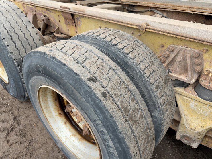 1990-ford-l9000-image-16