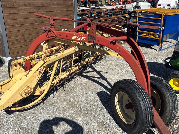 new-holland-256-image-2