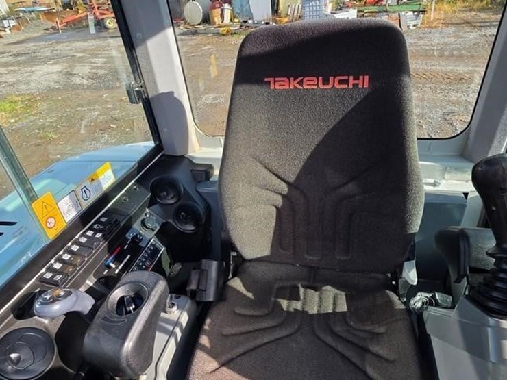 2023-takeuchi-tb240-image-61