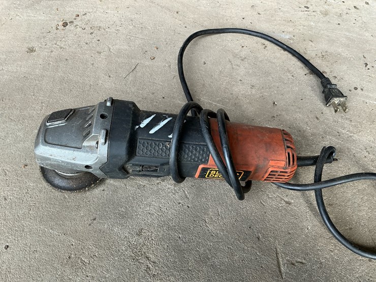 #111-•-milwaukee-0300-20-1/2"-corded-drill-and-black-&-decker-bdeg400-4.5"-angle-grinder-image-8
