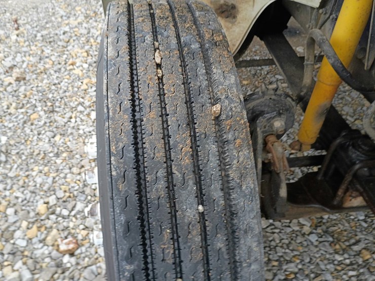 2003-freightliner-fl106-image-63