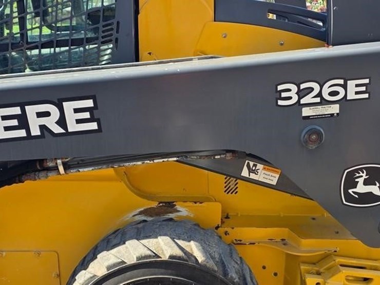 2015-deere-326e-image-24