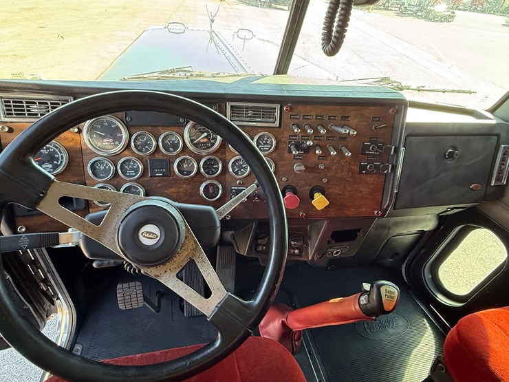2000-peterbilt-379-image-15
