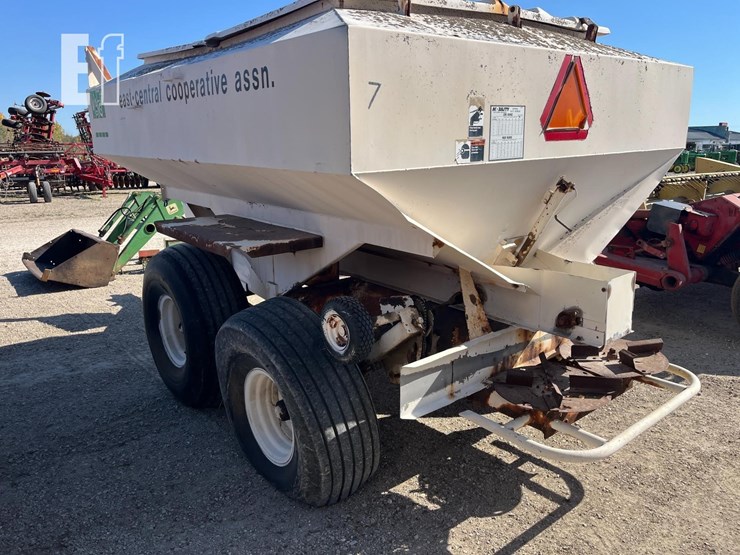 mobility-dry-fertilizer-spreader-8097-image-2