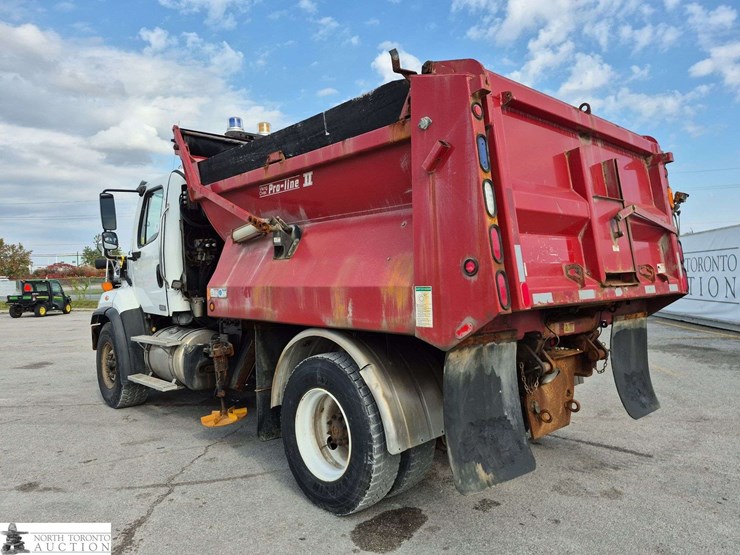 2014-freightliner-108sd-image-7