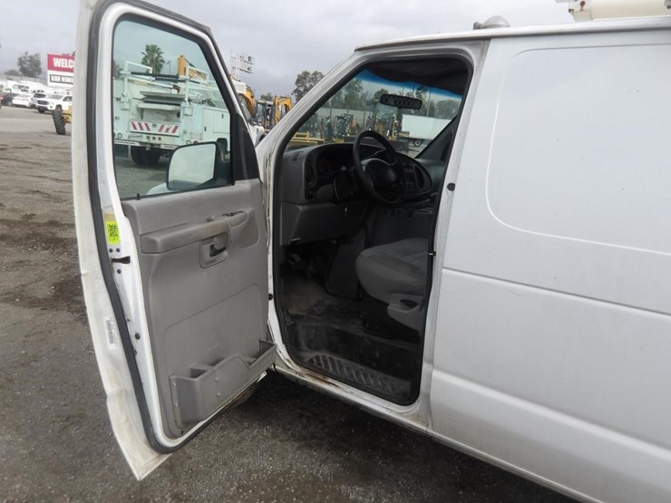 2002-ford-e350-image-15