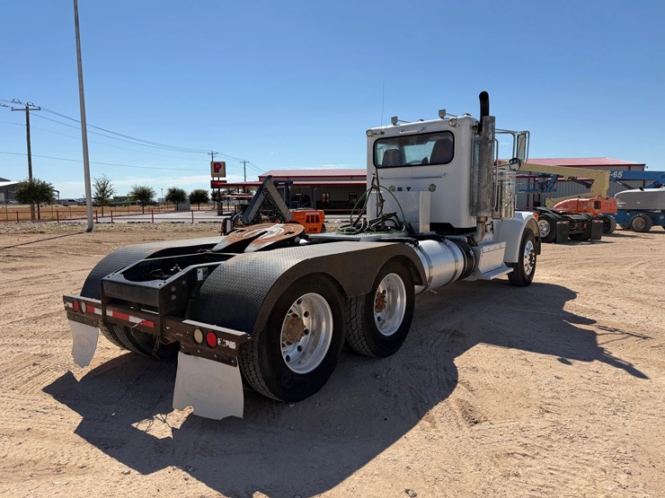 2012-peterbilt-367-image-7