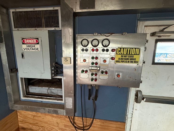 36’l-x-10.2’w-x-10.8’h-hydraulic-raising-drillers-top-doghouse,-skidded-image-7