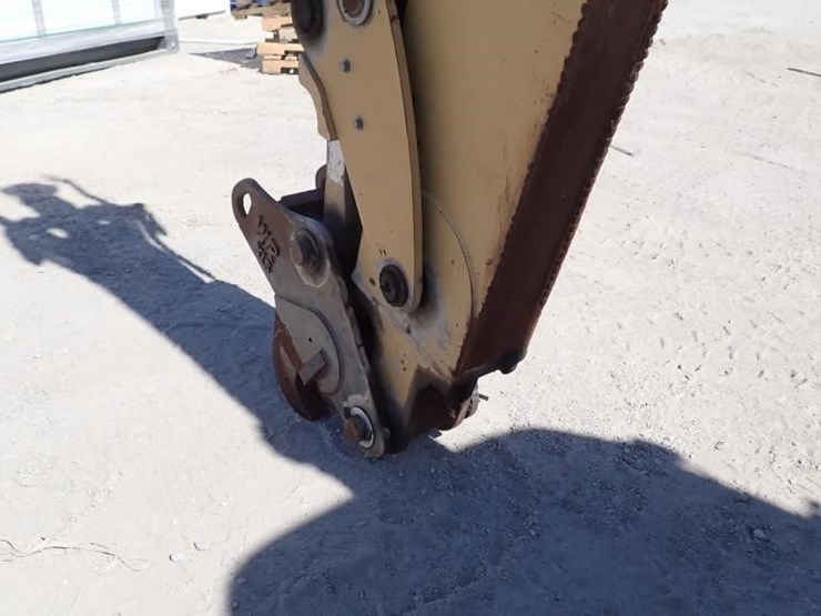caterpillar-450e-image-15