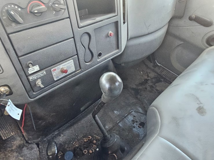2005-international-durastar-4300-image-30