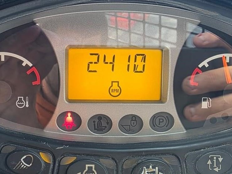 2023-bobcat-s740-image-62