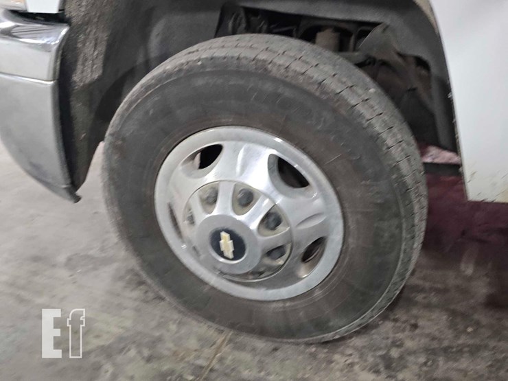 2013-chevrolet-silverado-3500hd-image-18