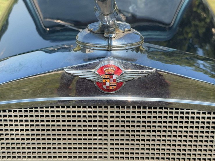 1932-cadillac-v-16-fleetwood-image-13