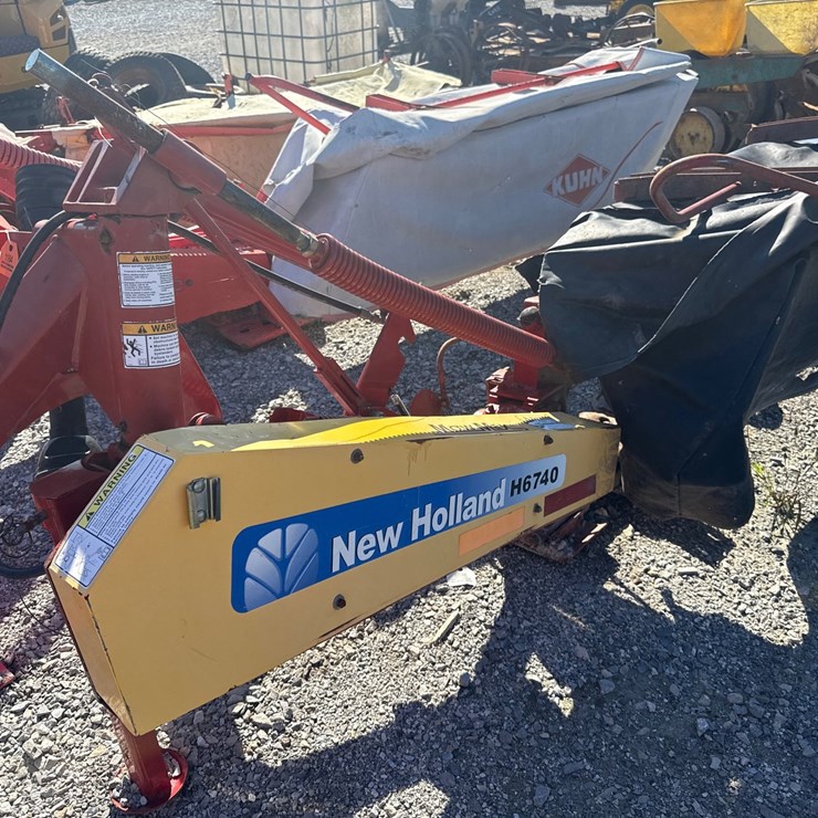 NEW HOLLAND H6740