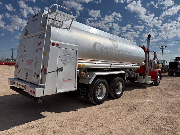 2008-peterbilt-389-image-7