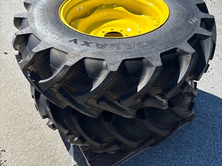 #1067-•-john-deere-r1-ag-tires-with-rims-image-3