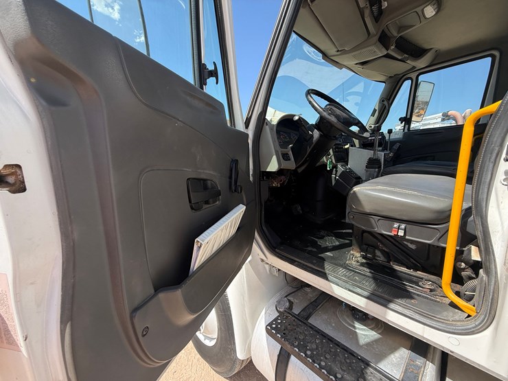 2010-international-durastar-4400-image-26