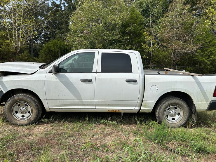 2014-dodge-1500-image-24