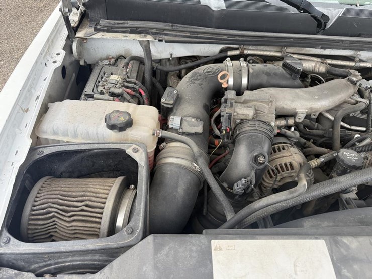 2011-chevrolet-silverado-3500-image-16