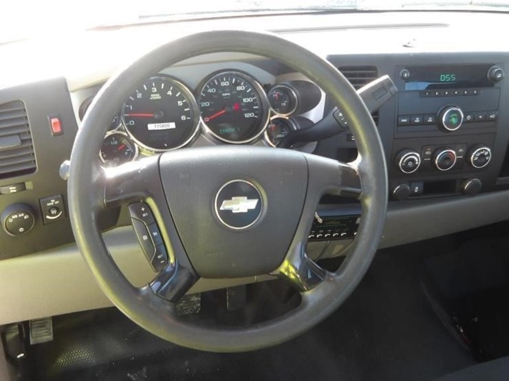 2013-chevrolet-silverado-2500-image-16