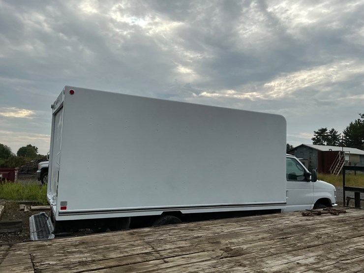 2016-ford-e350-image-8