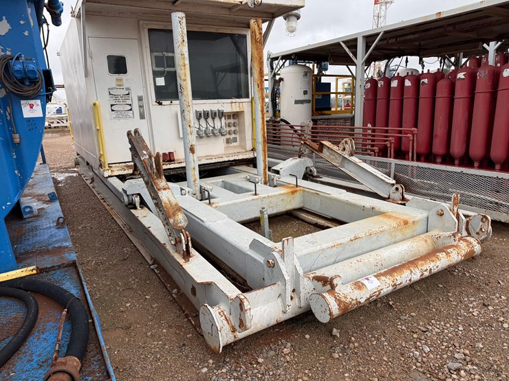 36’l-x-10.2’w-x-10.8’h-hydraulic-raising-drillers-top-doghouse,-skidded-image-3