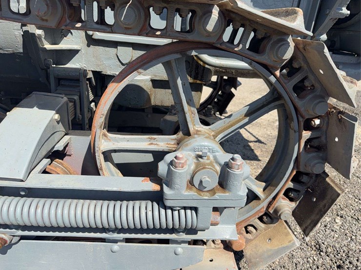 caterpillar-thirty-with-canopy-image-18