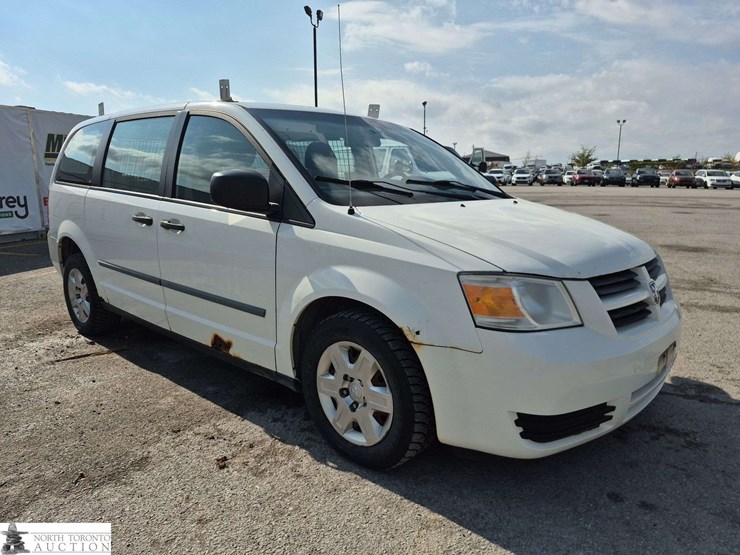 2010-dodge-grand-caravan-image-3