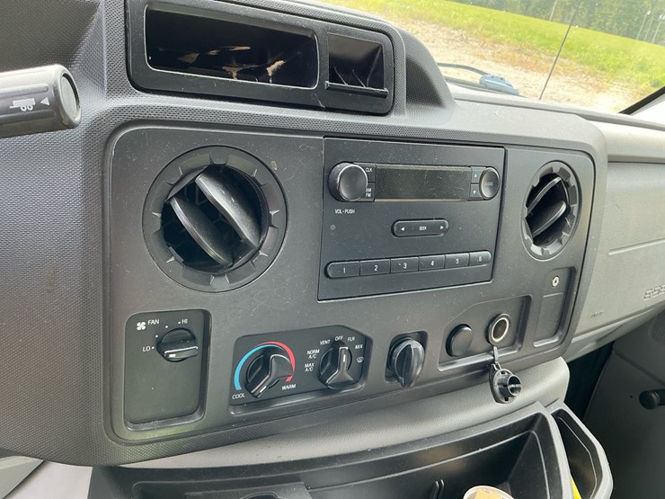 2016-ford-e350-image-19