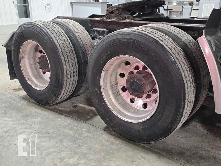 2019-peterbilt-579-image-24