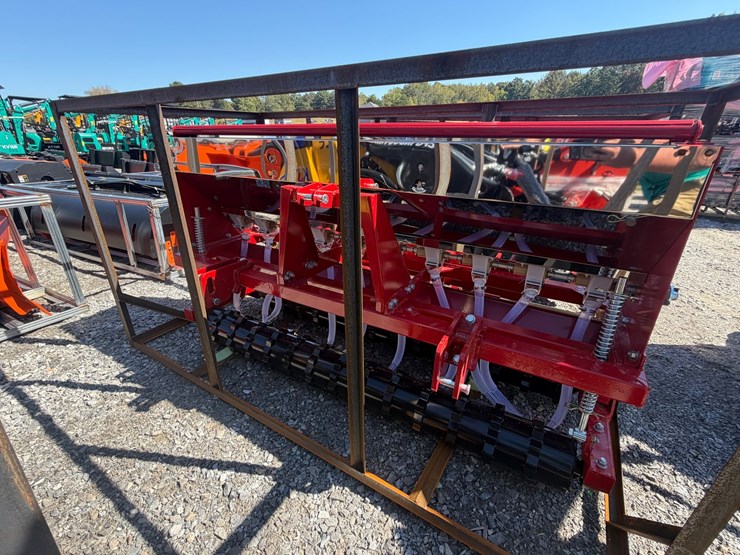 #845-•-agt-stsd10-planter-skid/3pt-hookup-image-3