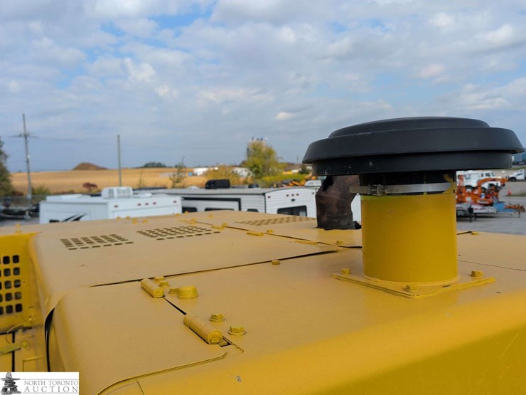 2010-john-deere-450-image-52