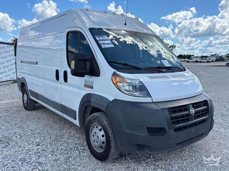 2018-ram-promaster-2500-image-2