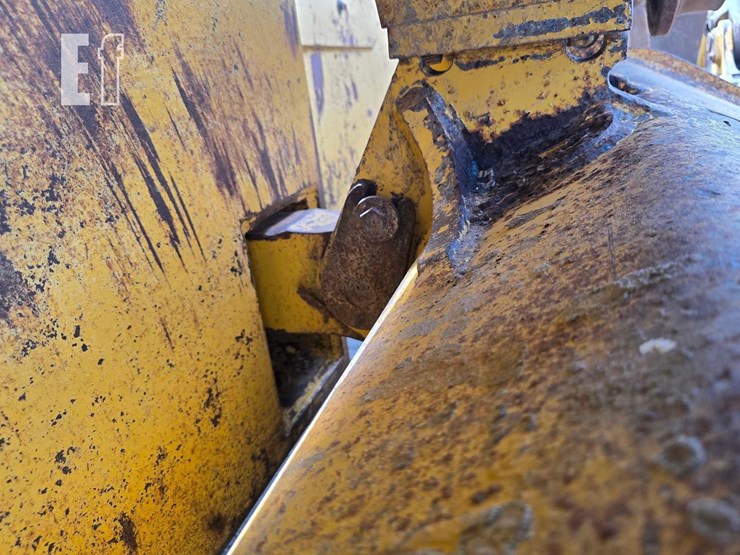 2008-deere-750j-image-32