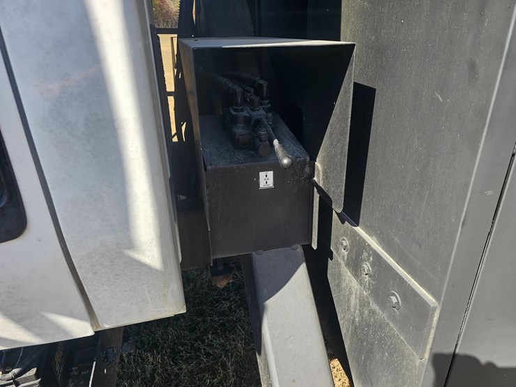 2005-international-durastar-4300-image-33