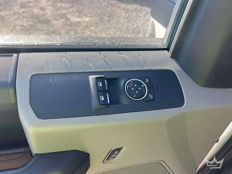 2022-ford-f350-image-11