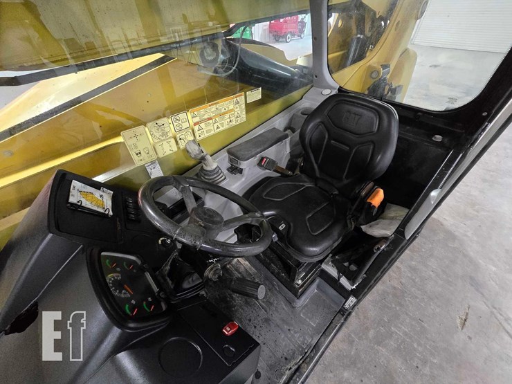 2018-caterpillar-tl943d-image-14