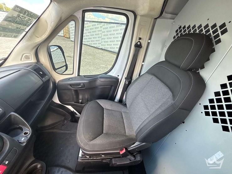 2018-ram-promaster-2500-image-22