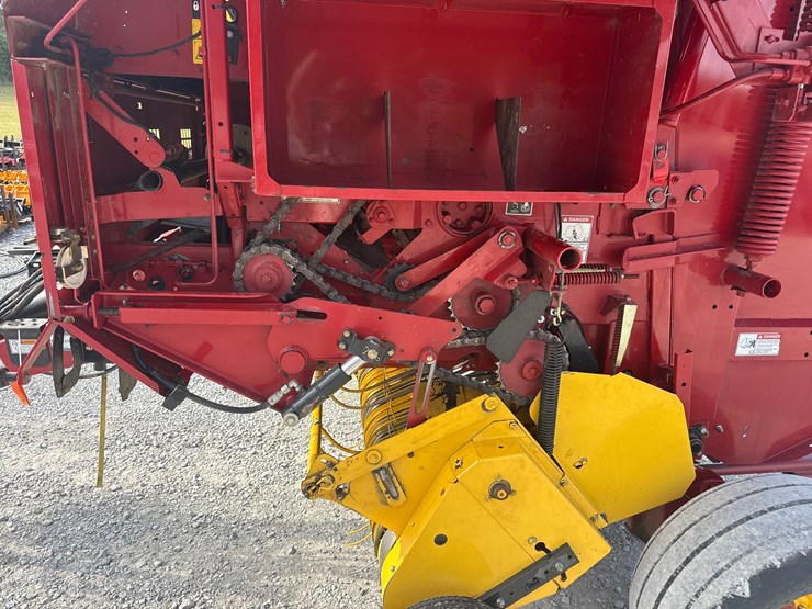 new-holland-br7060-image-9