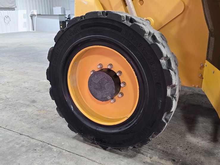 2018-caterpillar-tl943d-image-25