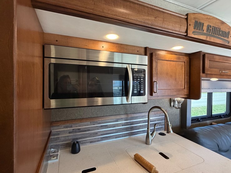 2018-ford-f550-image-50
