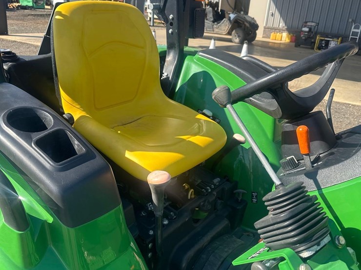 2022-john-deere-3043d-image-21
