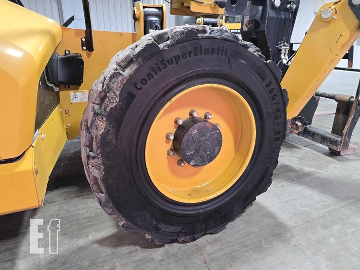 2018-caterpillar-tl1055d-image-26