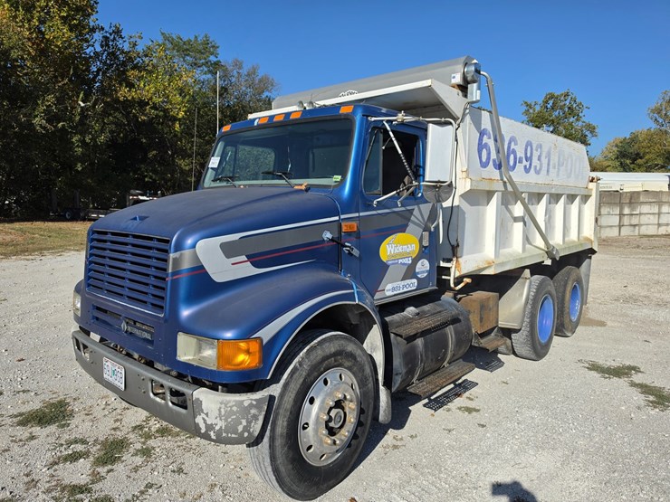 1996-international-8100-image-2