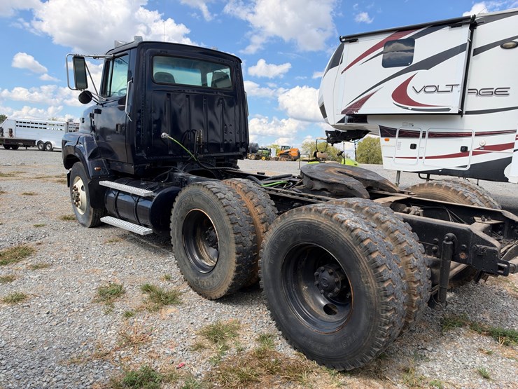 1996-ford-l9000-image-6