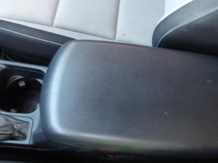 2016-toyota-rav4-xle-image-21