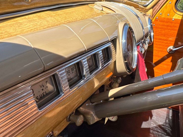 1947-ford-super-deluxe-woody-wagon-image-75