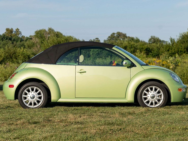 2005-volkswagen-new-beetle-gls-convertible-16,500-original-miles-image-2
